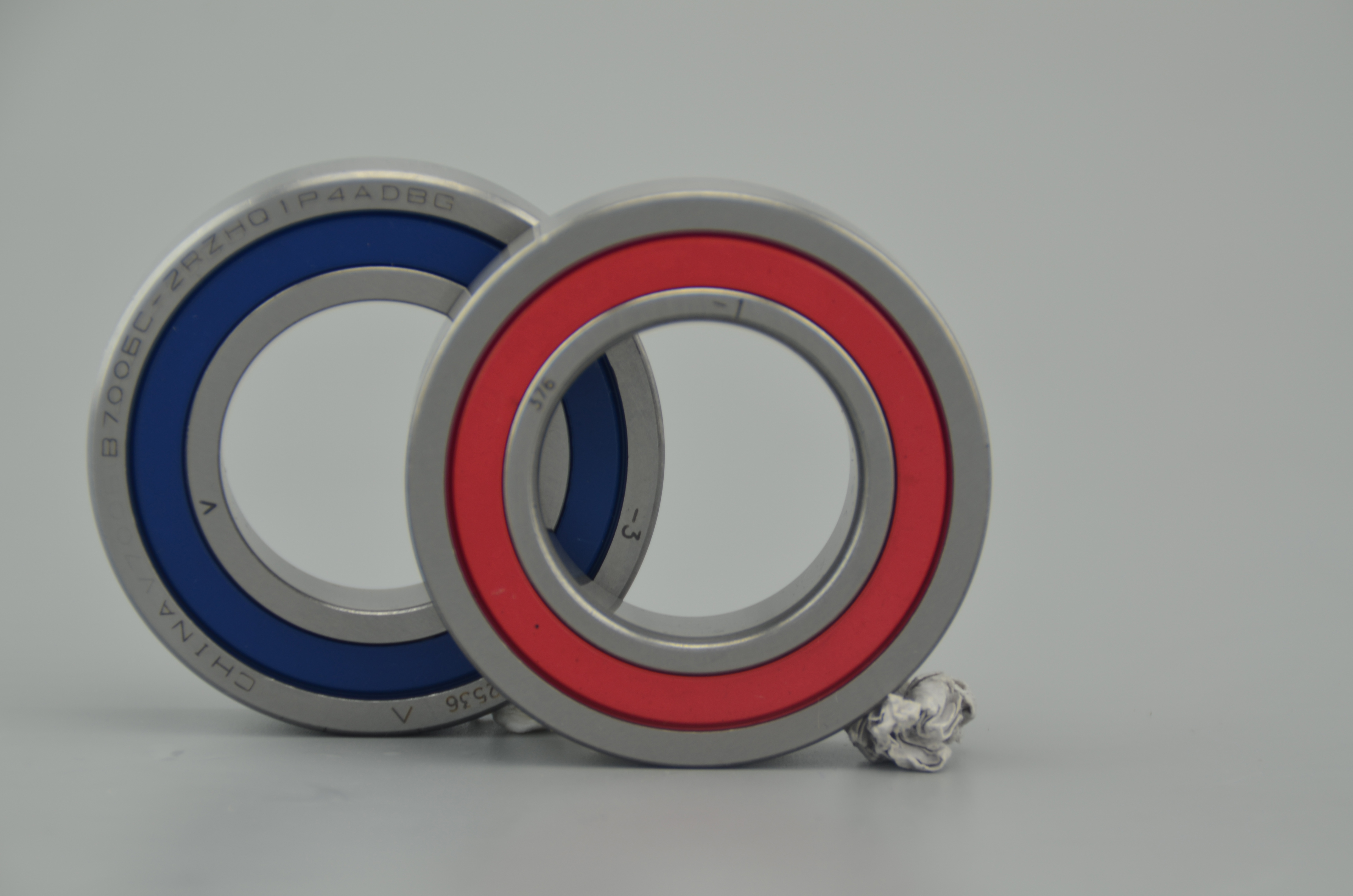 High-speed sealed angular contact ball bearings